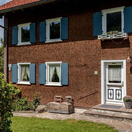 Uriges Haus Im Gruenen