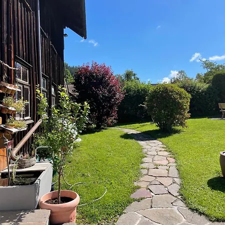 Uriges Haus Im Gruenen