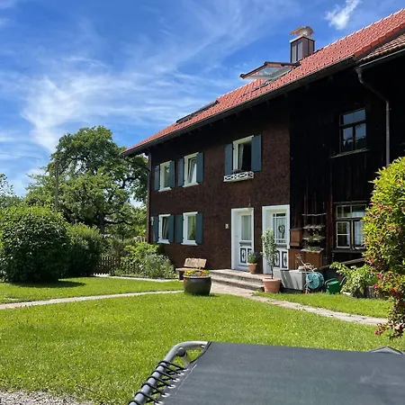 Uriges Haus Im Gruenen