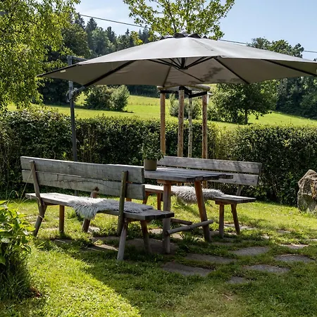 Uriges Haus Im Gruenen
