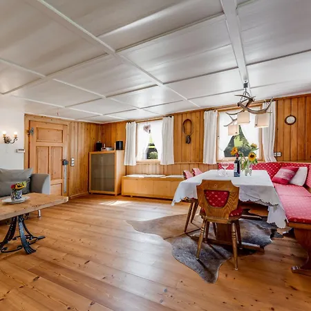 Uriges Haus Im Gruenen