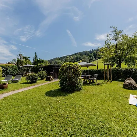 Uriges Haus Im Gruenen