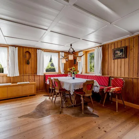 Uriges Haus Im Gruenen