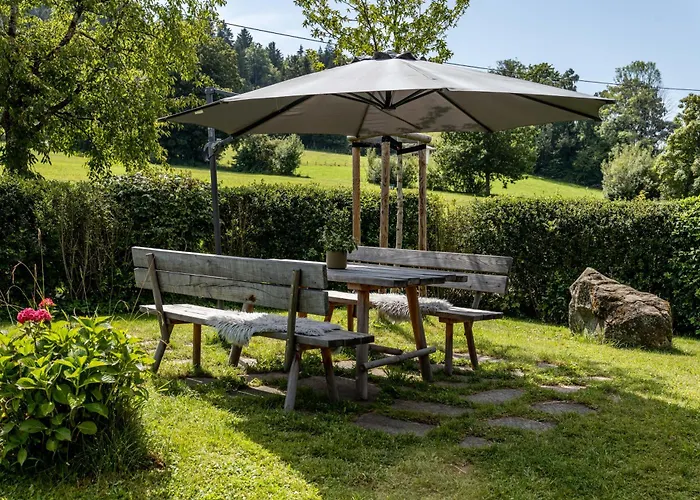Uriges Haus Im Gruenen