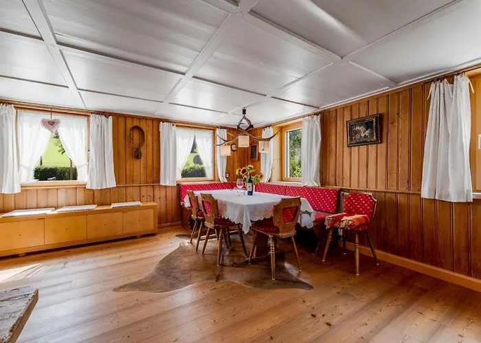 Uriges Haus Im Gruenen