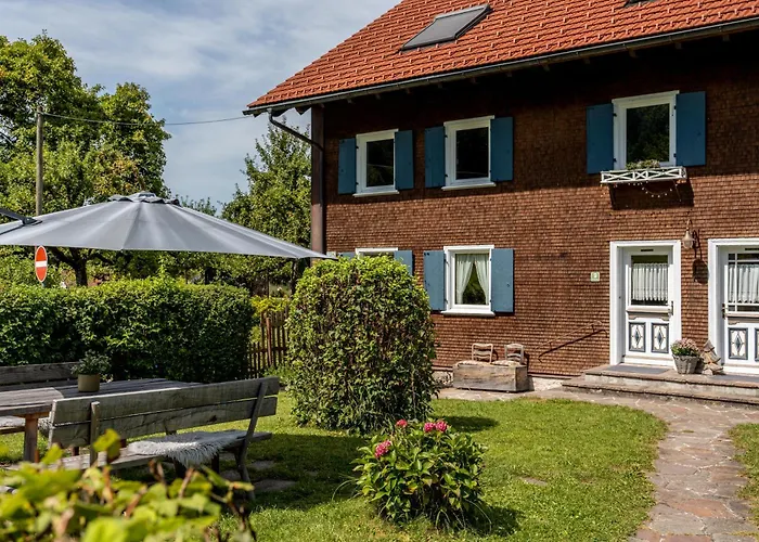 Semesterbostad Uriges Haus Im Gruenen