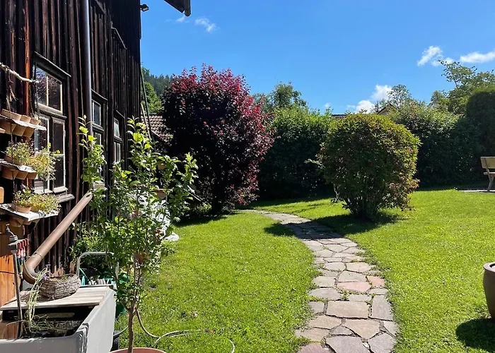Uriges Haus Im Gruenen